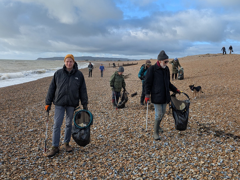 Volunteer beach clean at Rye Harbour Nature Reserve © Matt Rich