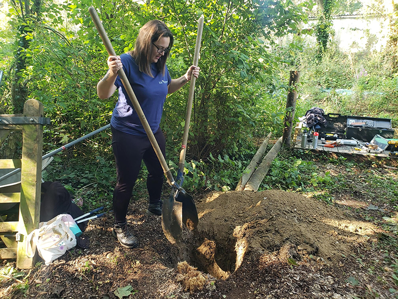 Mya Bambrick digging a hole for a fence post © Katie Parker