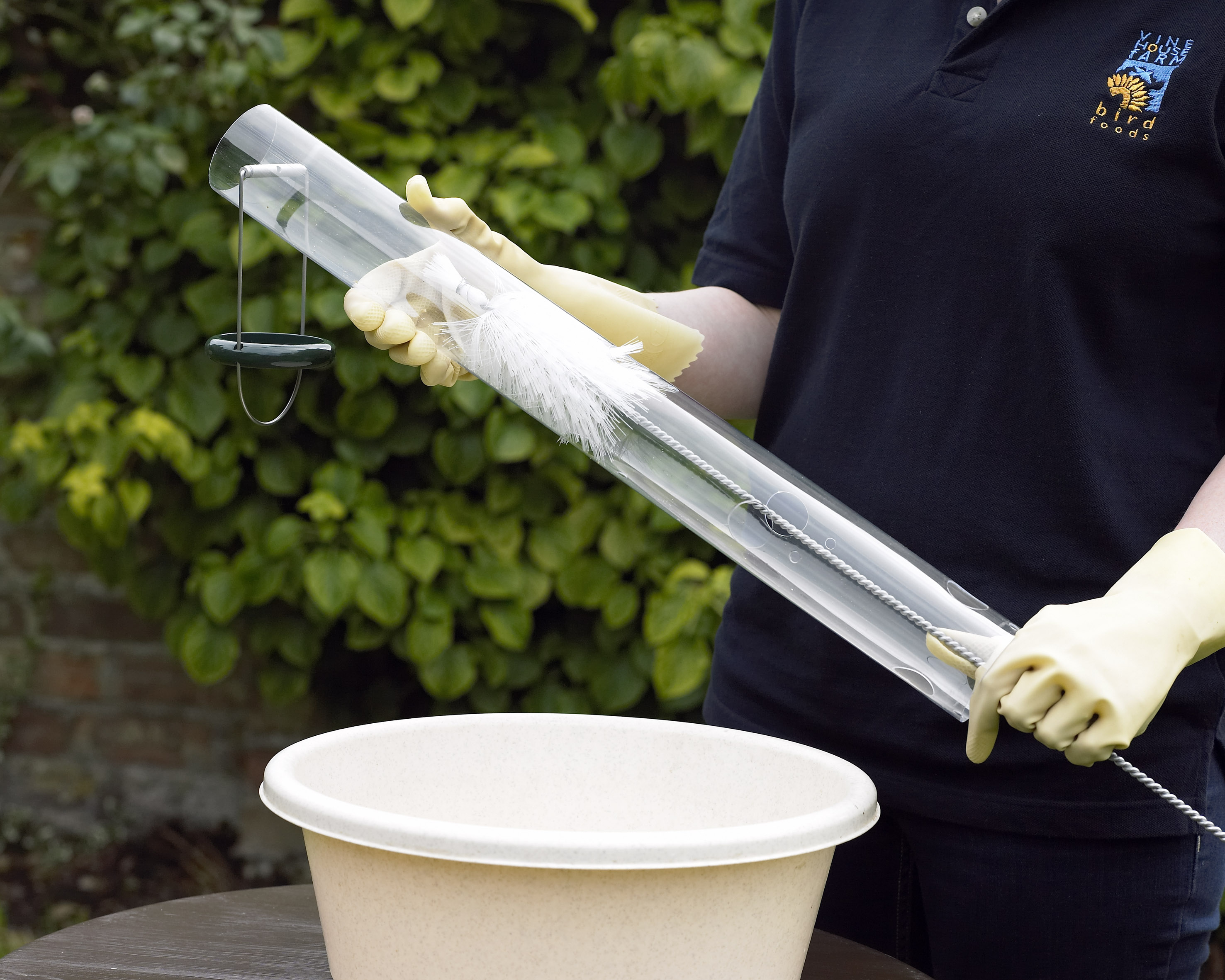 How to clean bird feeders and nest boxes