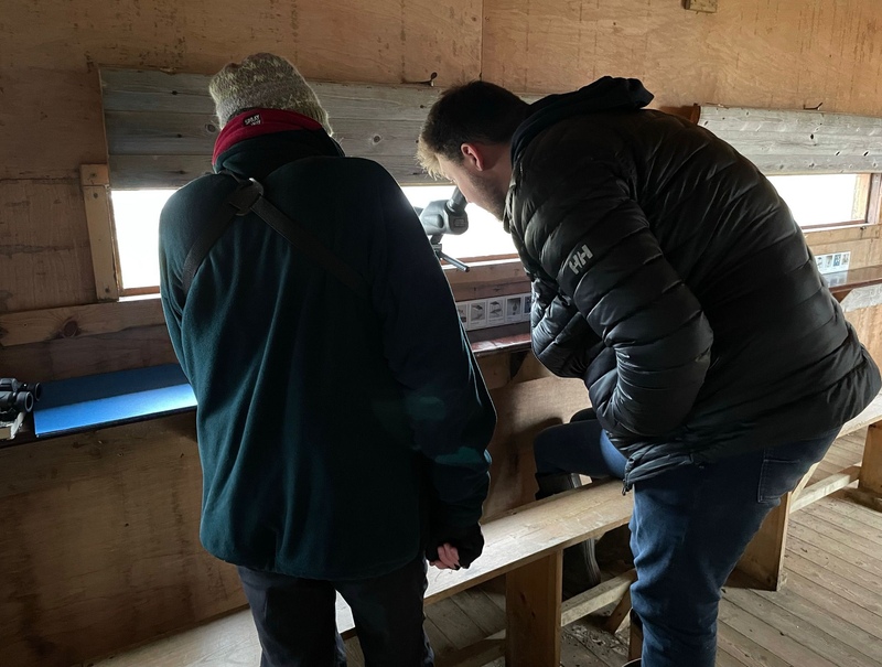 Guide in a Hide