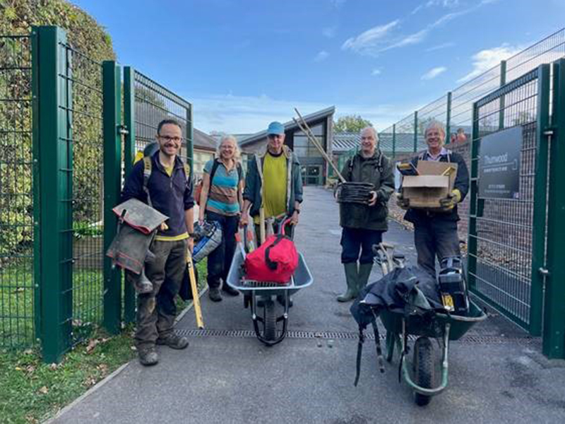 Sam Buckland (left) & volunteers, Sussex Flow Initiative with OART © Rachel Paget
